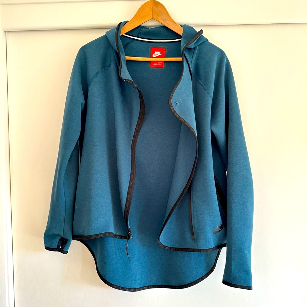 NEW‎ NIKE Hooded Sweatshirt, Flowy Fit